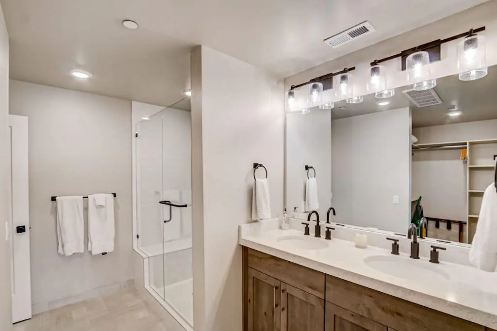 Beautiful resort condo - incredible amenities - shuttle service
