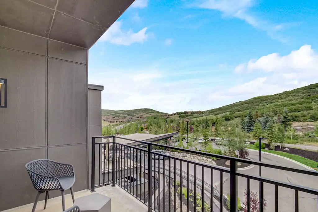 Beautiful resort condo - incredible amenities - shuttle service