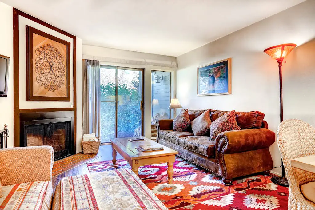 Cute condo w/ a shared pool & hot tub plus easy access to Park City Mountain