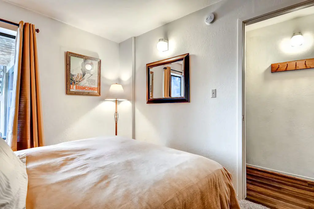 Cute condo w/ a shared pool & hot tub plus easy access to Park City Mountain