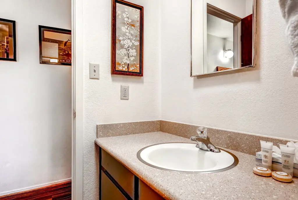 Cute condo w/ a shared pool & hot tub plus easy access to Park City Mountain