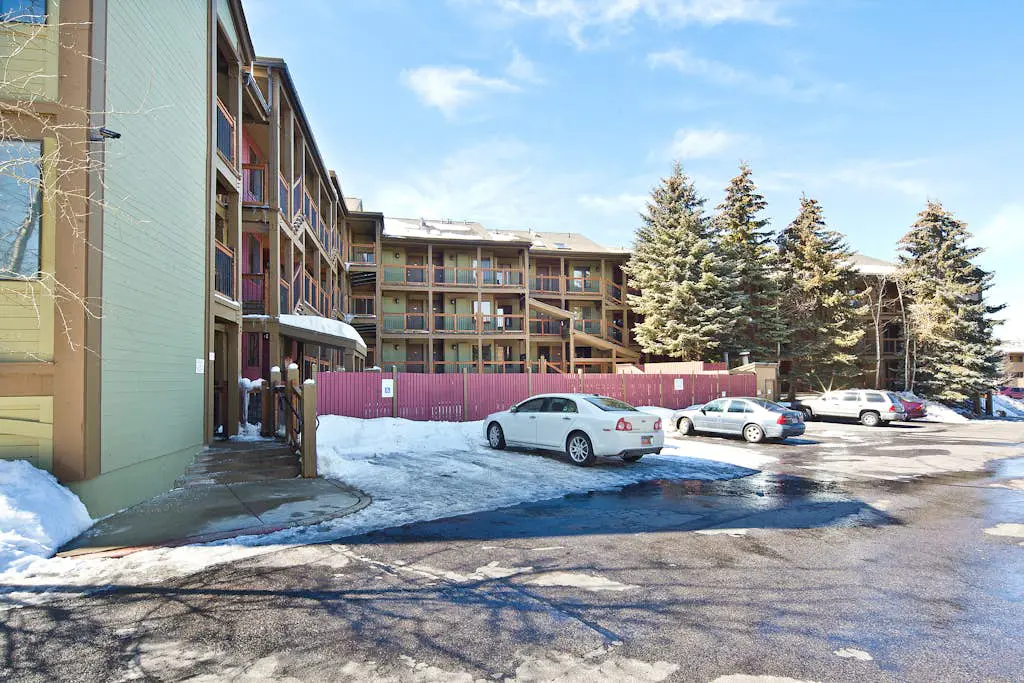 Cute condo w/ a shared pool & hot tub plus easy access to Park City Mountain