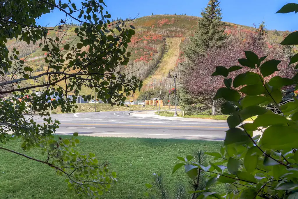 Cute condo w/ a shared pool & hot tub plus easy access to Park City Mountain