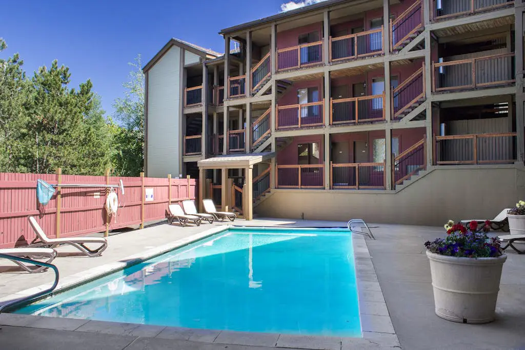 Cute condo w/ a shared pool & hot tub plus easy access to Park City Mountain