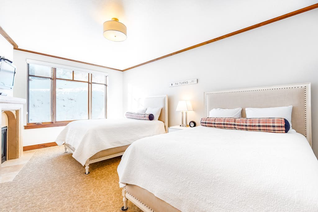 Cozy one bedroom condo with fireplace, pool, hot tub, & ski-in/out access