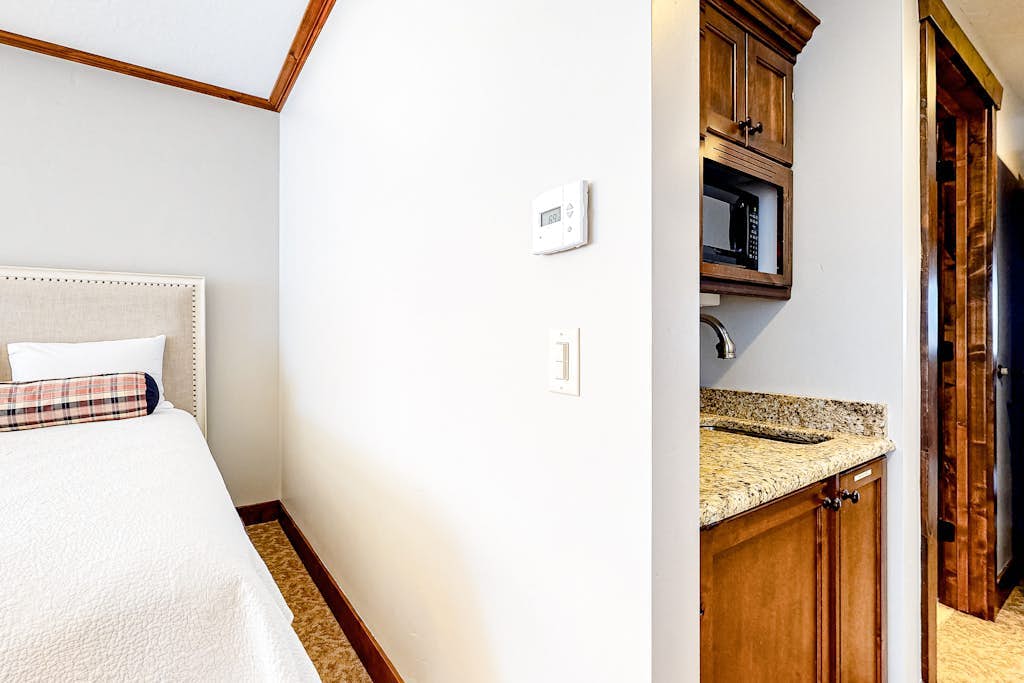 Cozy one bedroom condo with fireplace, pool, hot tub, & ski-in/out access