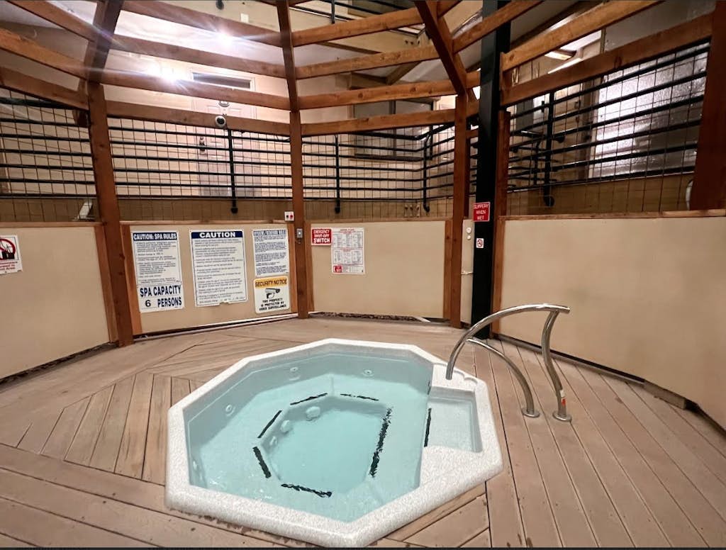 Cozy Mountain Getaway with Hot Tub - Near Slopes, Links & Shuttle