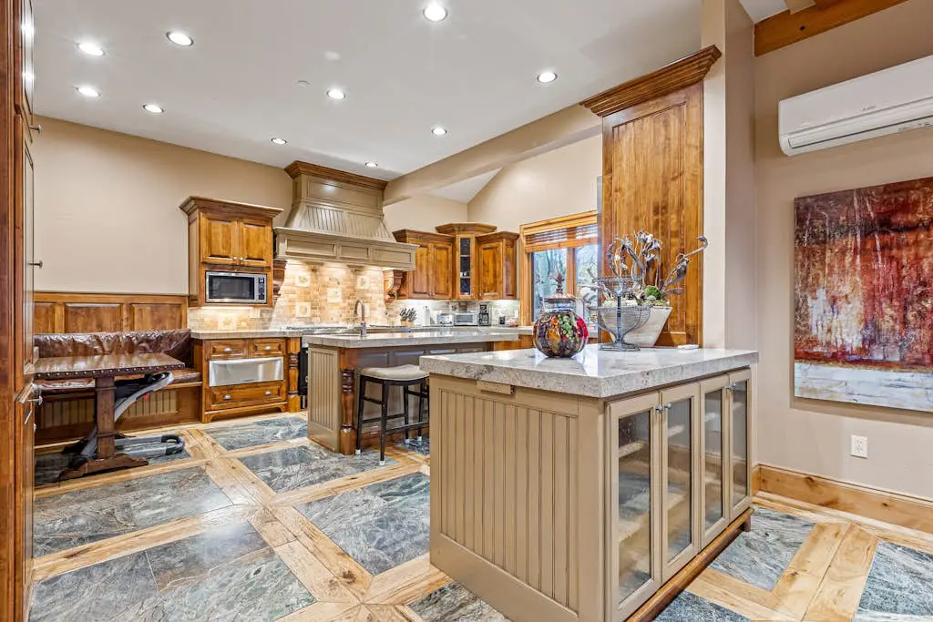 Luxury lodge with hot tub, sauna, game room, movie room & Deer Valley views