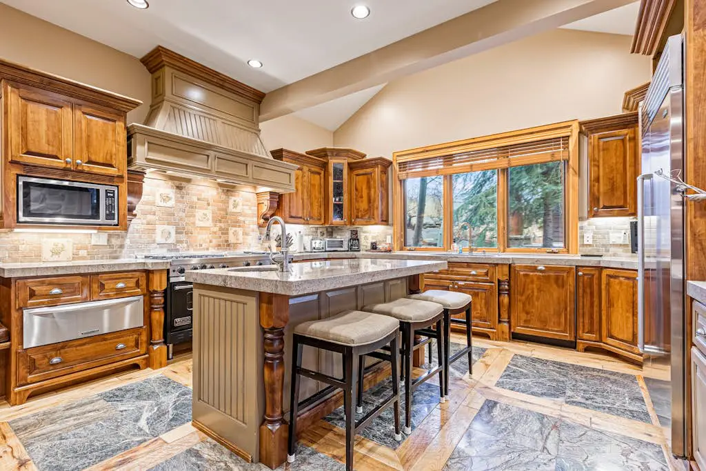 Luxury lodge with hot tub, sauna, game room, movie room & Deer Valley views