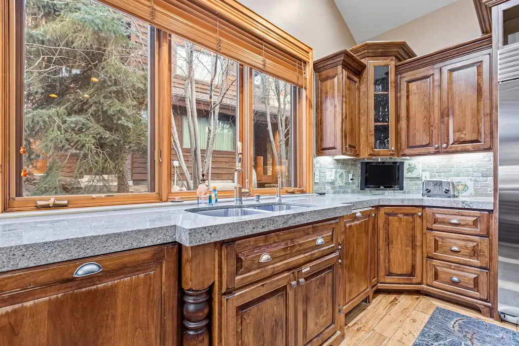 Luxury lodge with hot tub, sauna, game room, movie room & Deer Valley views