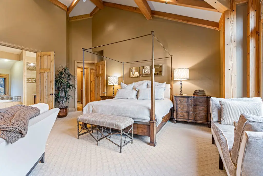 Luxury lodge with hot tub, sauna, game room, movie room & Deer Valley views