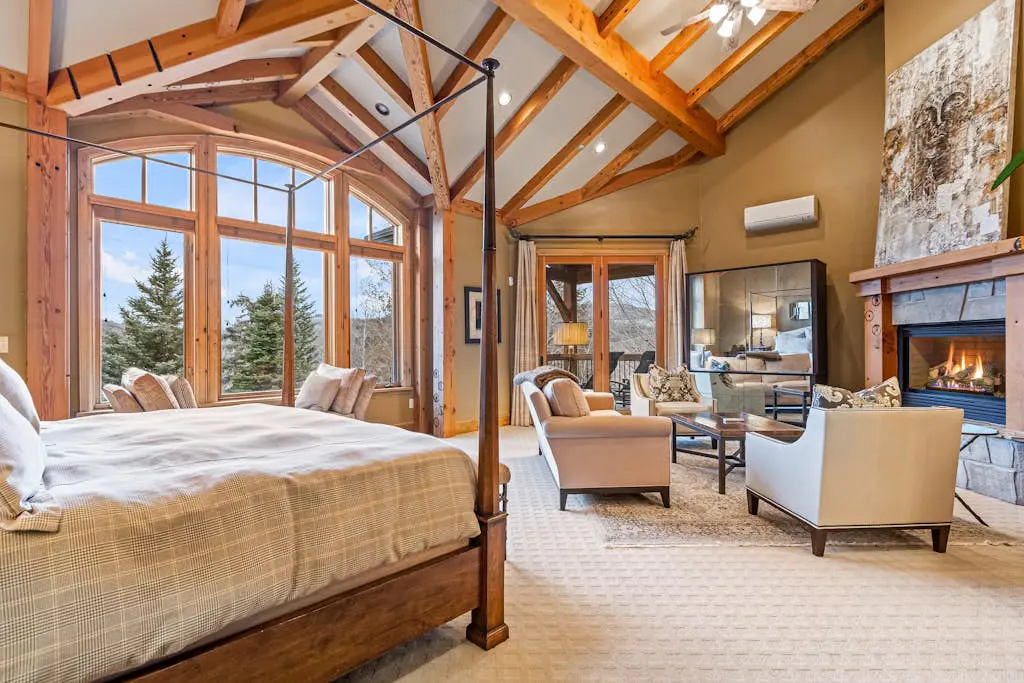 Luxury lodge with hot tub, sauna, game room, movie room & Deer Valley views