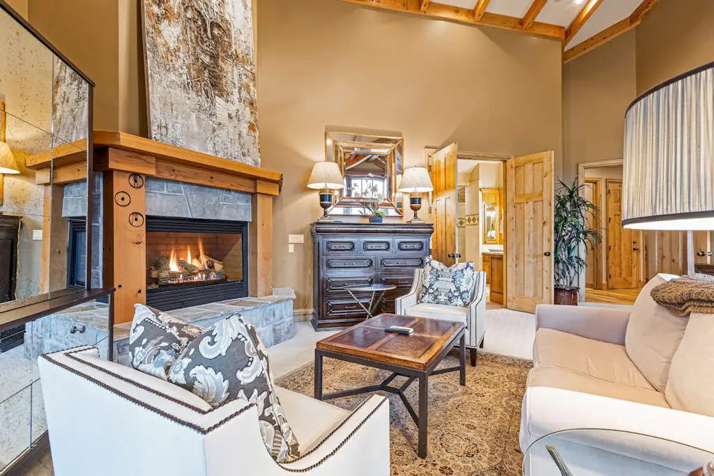 Luxury lodge with hot tub, sauna, game room, movie room & Deer Valley views