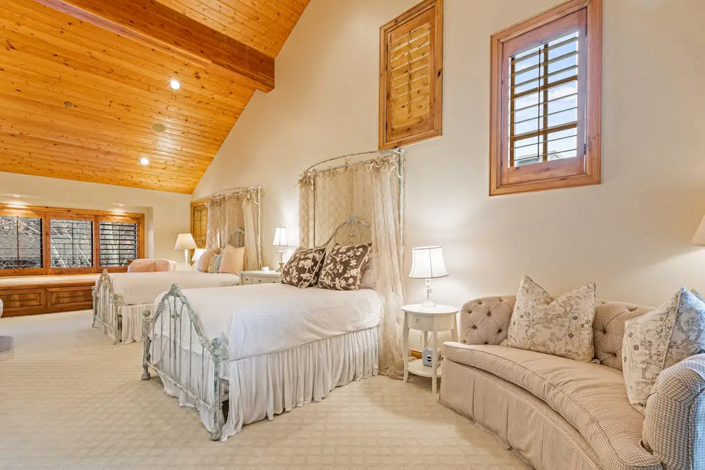 Luxury lodge with hot tub, sauna, game room, movie room & Deer Valley views
