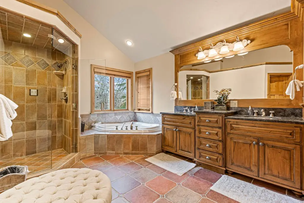 Luxury lodge with hot tub, sauna, game room, movie room & Deer Valley views