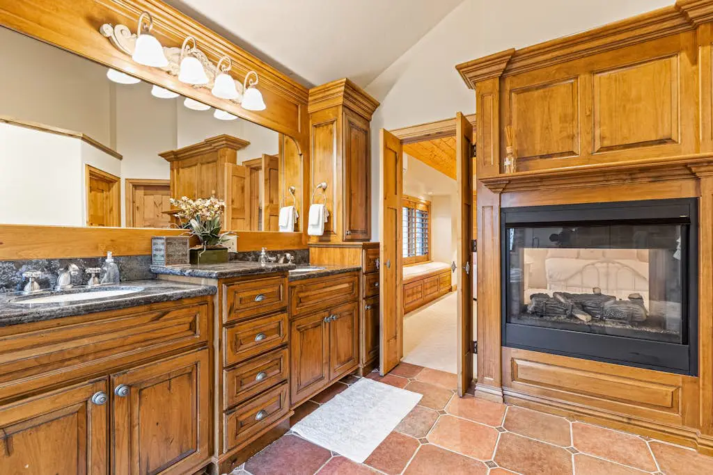 Luxury lodge with hot tub, sauna, game room, movie room & Deer Valley views