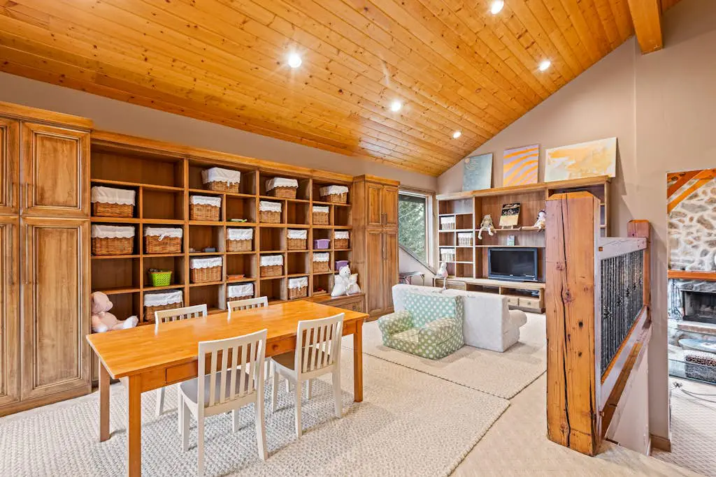 Luxury lodge with hot tub, sauna, game room, movie room & Deer Valley views