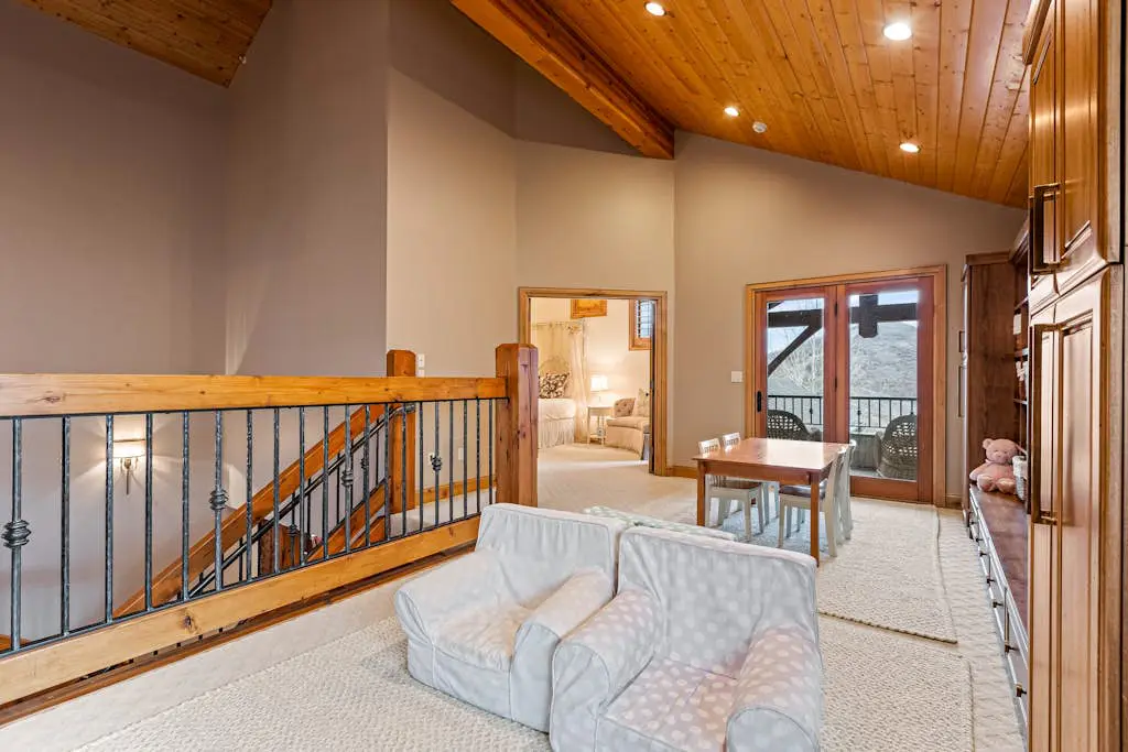 Luxury lodge with hot tub, sauna, game room, movie room & Deer Valley views