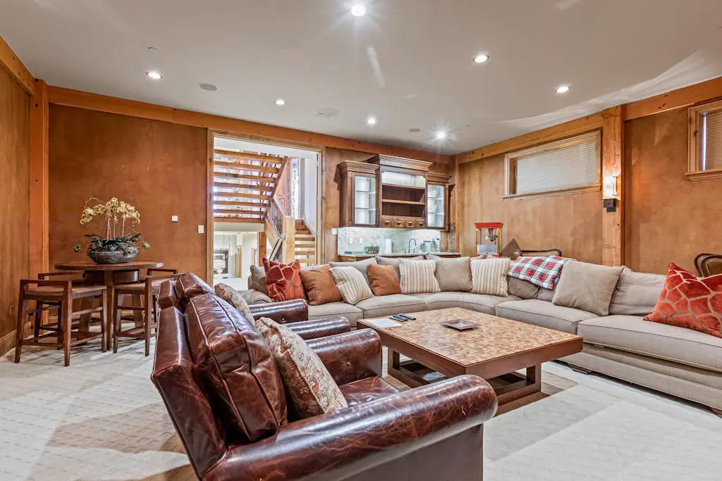 Luxury lodge with hot tub, sauna, game room, movie room & Deer Valley views