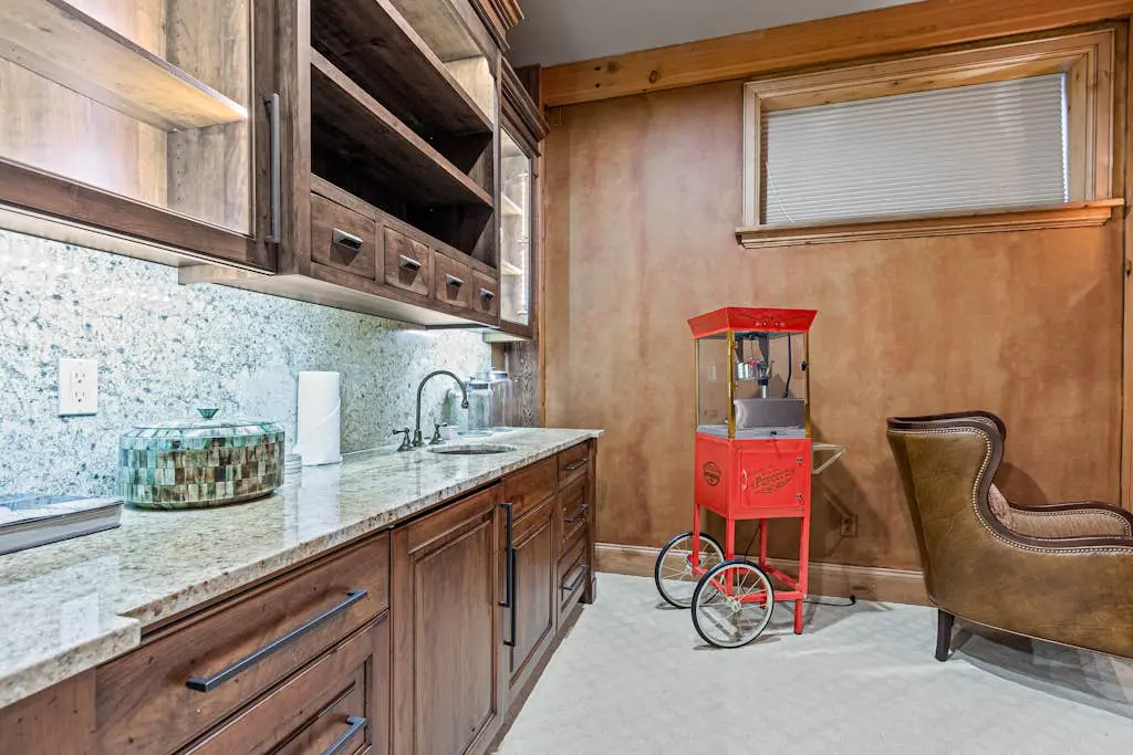 Luxury lodge with hot tub, sauna, game room, movie room & Deer Valley views