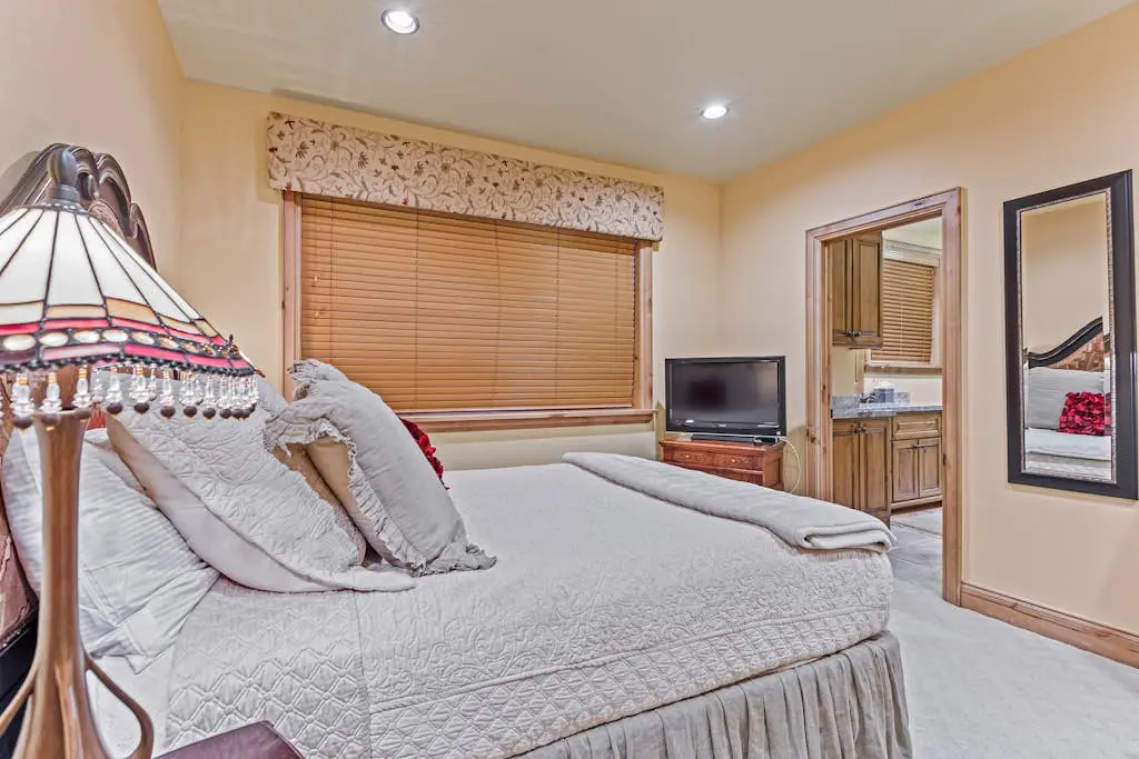 Luxury lodge with hot tub, sauna, game room, movie room & Deer Valley views