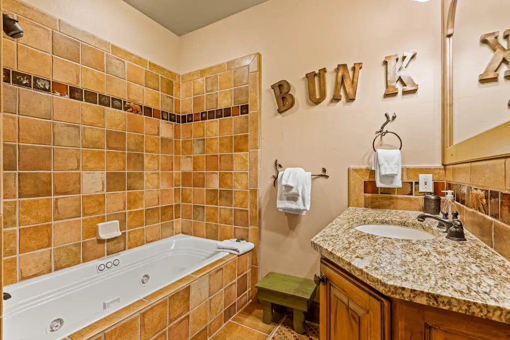 Luxury lodge with hot tub, sauna, game room, movie room & Deer Valley views