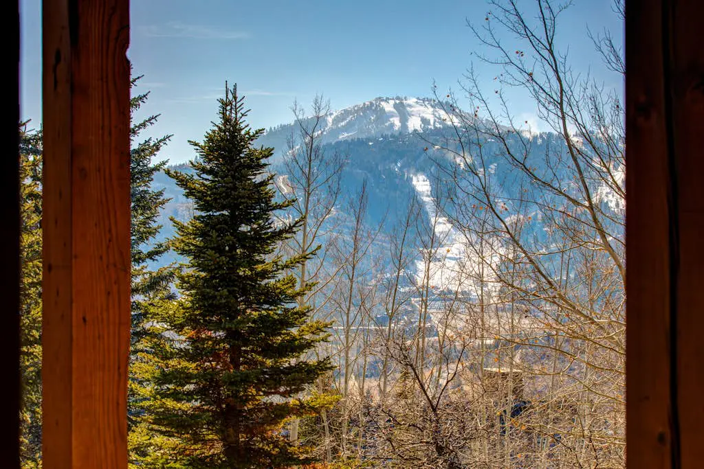Luxury lodge with hot tub, sauna, game room, movie room & Deer Valley views