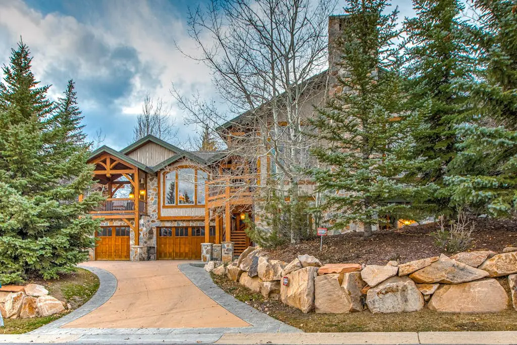 Luxury lodge with hot tub, sauna, game room, movie room & Deer Valley views