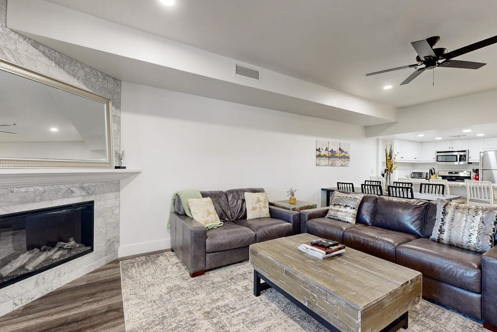 Modern condo with  shared pool & hot tub, Ski-in - ski-out, free WiFi