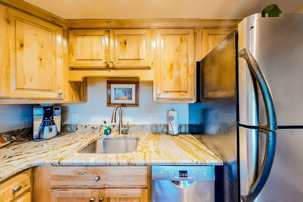 Condo close to ski lifts & Sundance Film Festival with fireplace & on-site hot tub