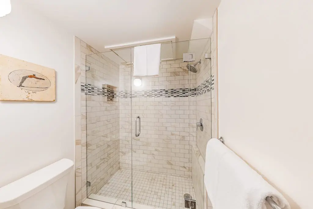 Condo close to ski lifts & Sundance Film Festival with fireplace & on-site hot tub