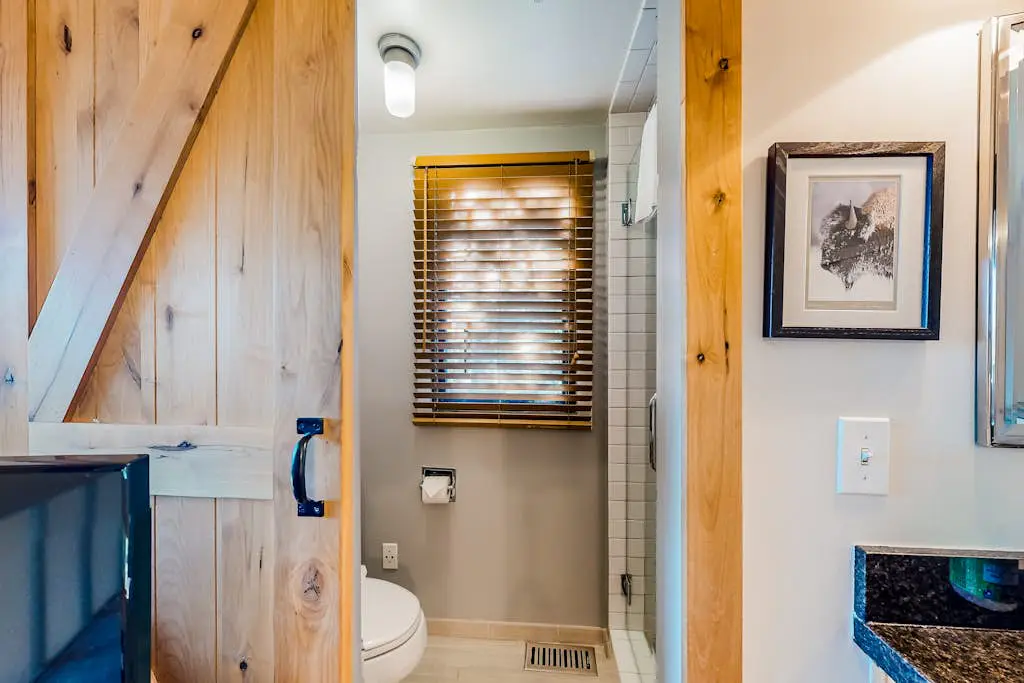 Condo close to ski lifts & Sundance Film Festival with fireplace & on-site hot tub