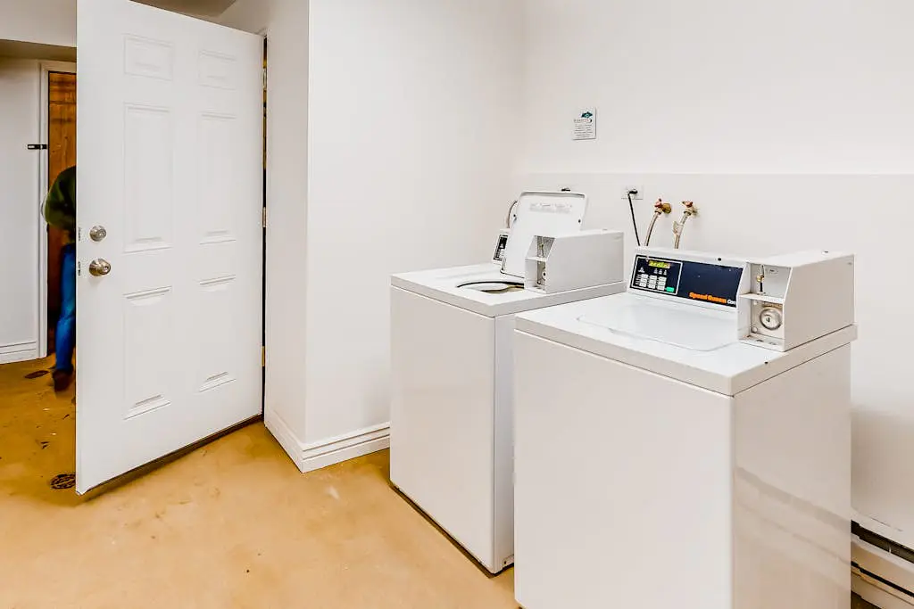 Condo close to ski lifts & Sundance Film Festival with fireplace & on-site hot tub