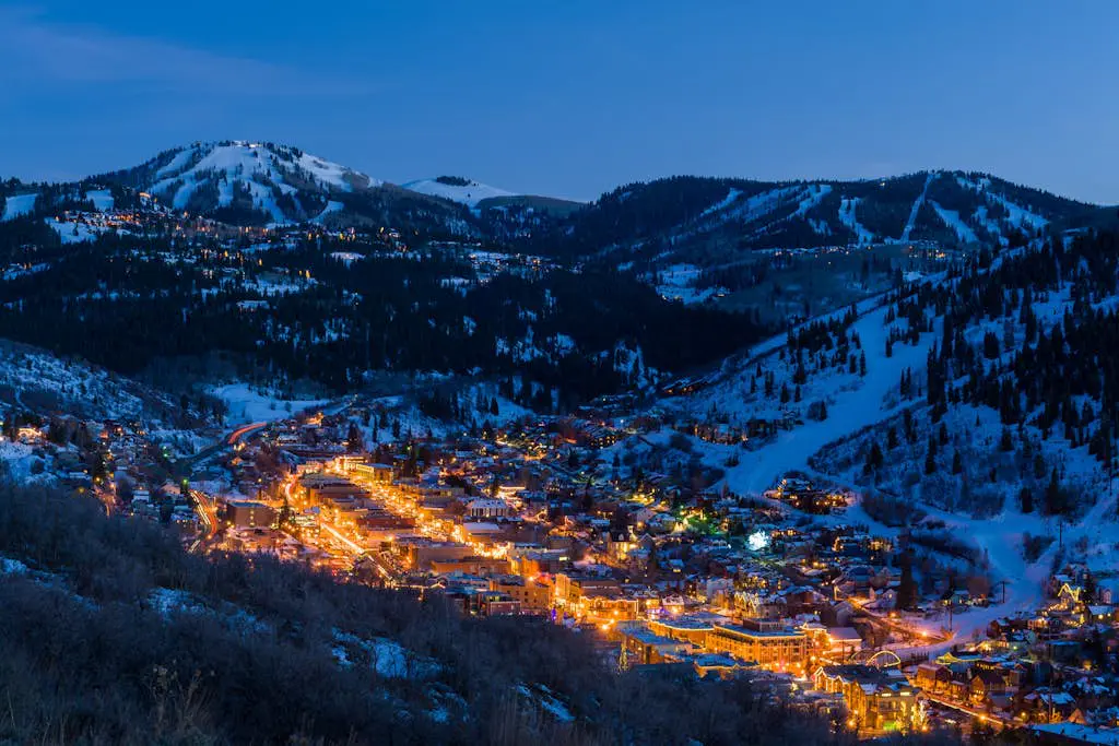 Condo close to ski lifts & Sundance Film Festival with fireplace & on-site hot tub
