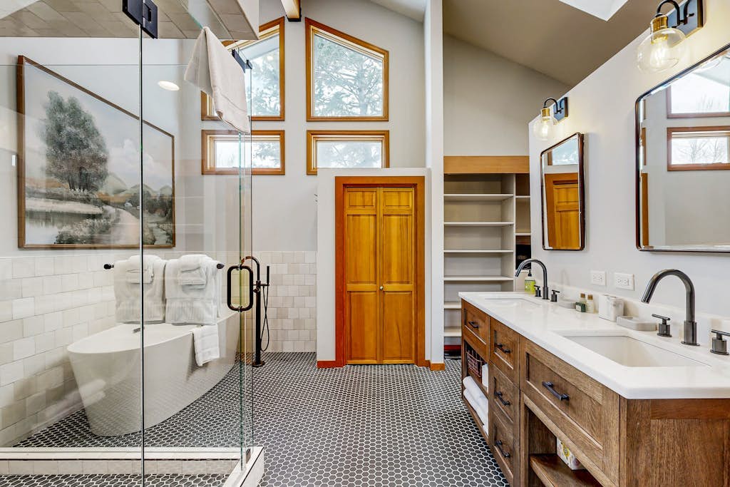 Remodeled Bathrooms with ski theme, smart TVs, mtn views, grill, & hot tub