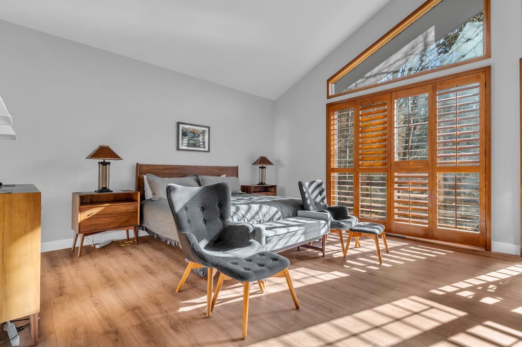 Remodeled Bathrooms with ski theme, smart TVs, mtn views, grill, & hot tub