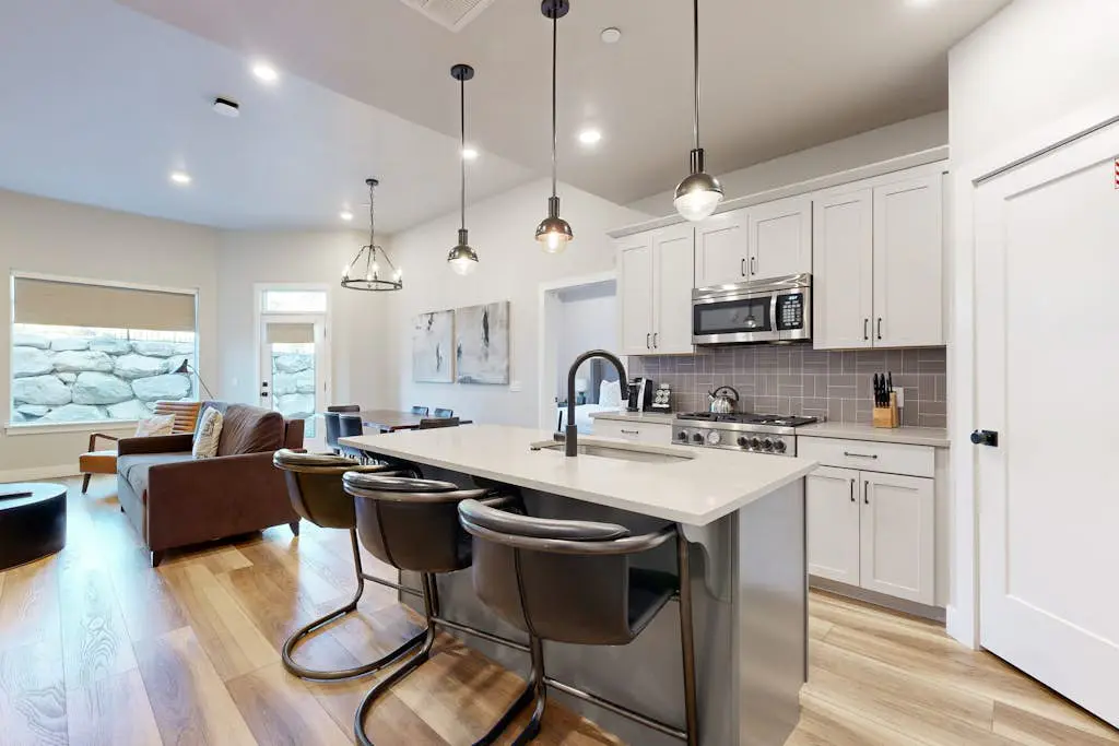 Beautiful resort condo - incredible amenities and shuttle service
