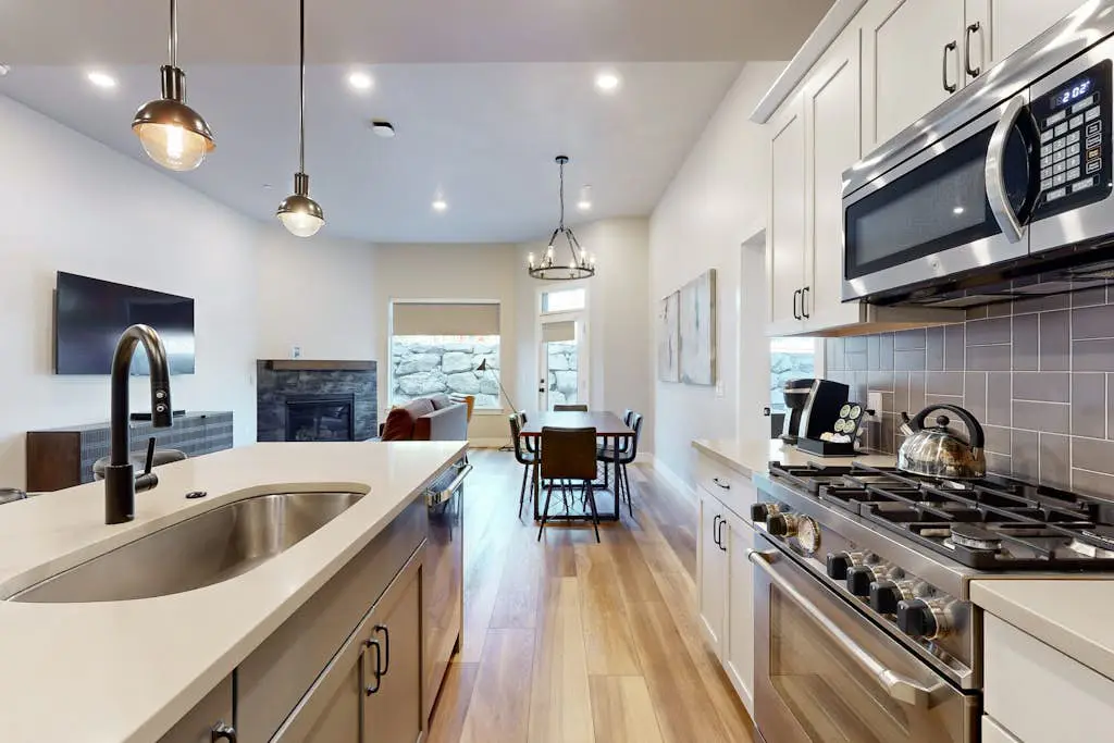 Beautiful resort condo - incredible amenities and shuttle service