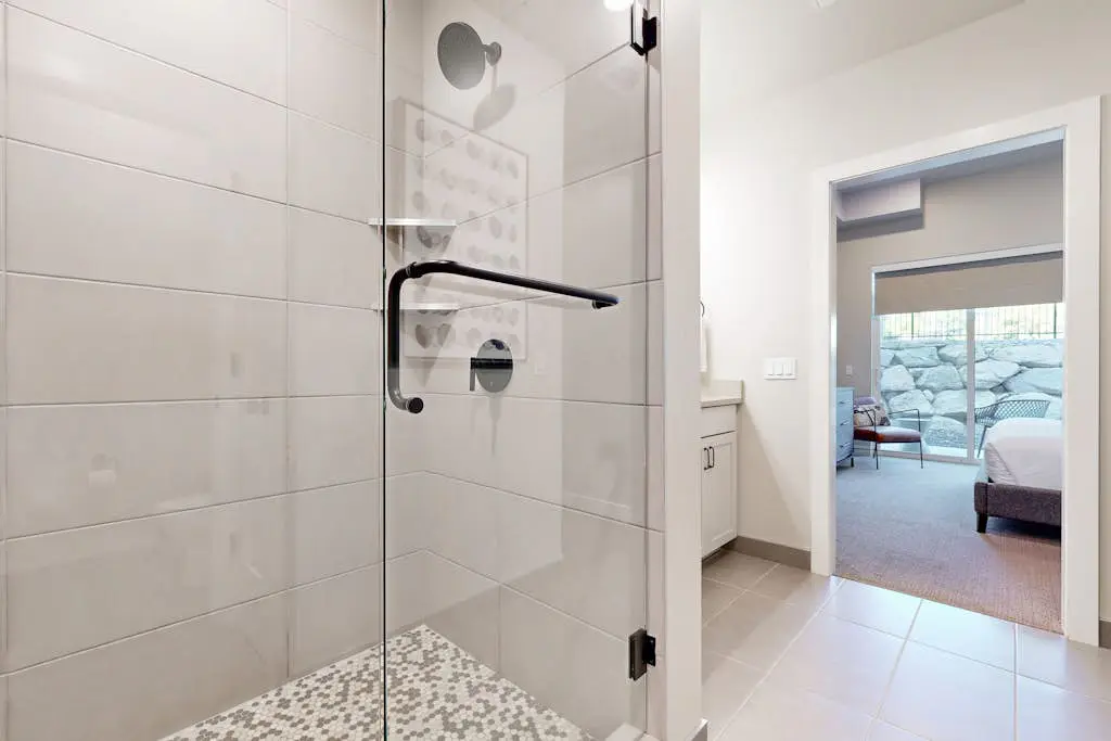 Beautiful resort condo - incredible amenities and shuttle service