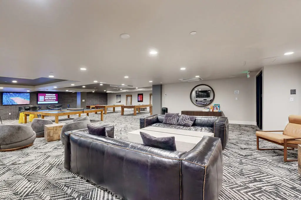 Beautiful resort condo - incredible amenities and shuttle service