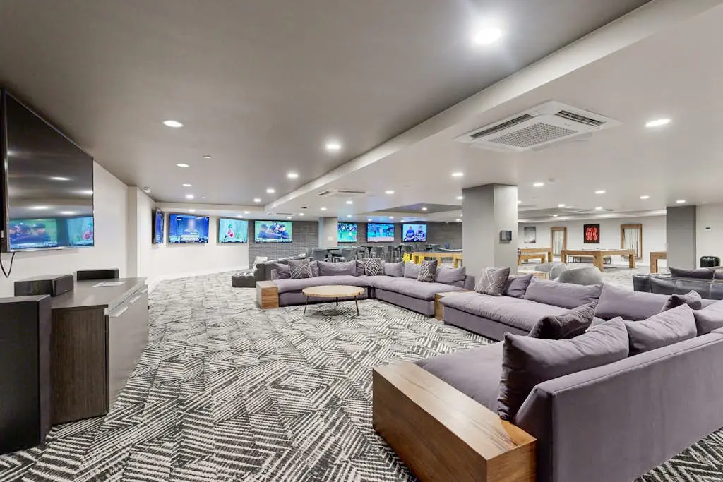 Beautiful resort condo - incredible amenities and shuttle service