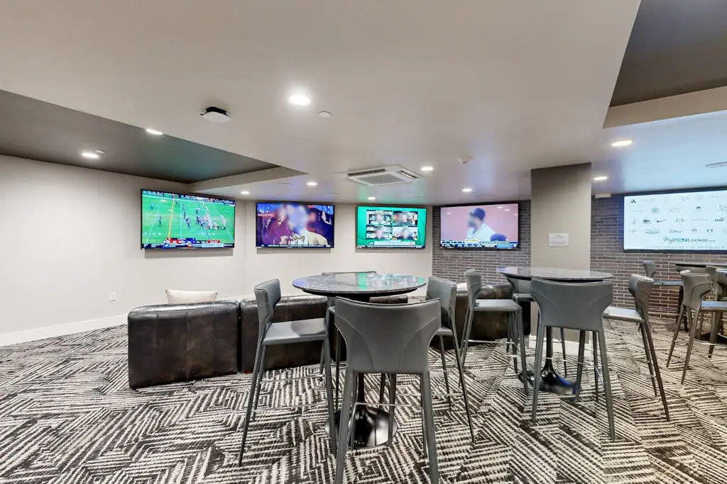 Beautiful resort condo - incredible amenities and shuttle service