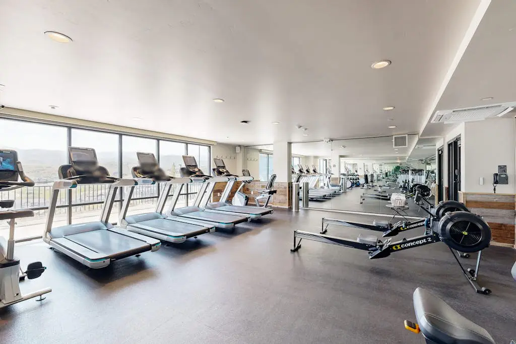 Beautiful resort condo - incredible amenities and shuttle service