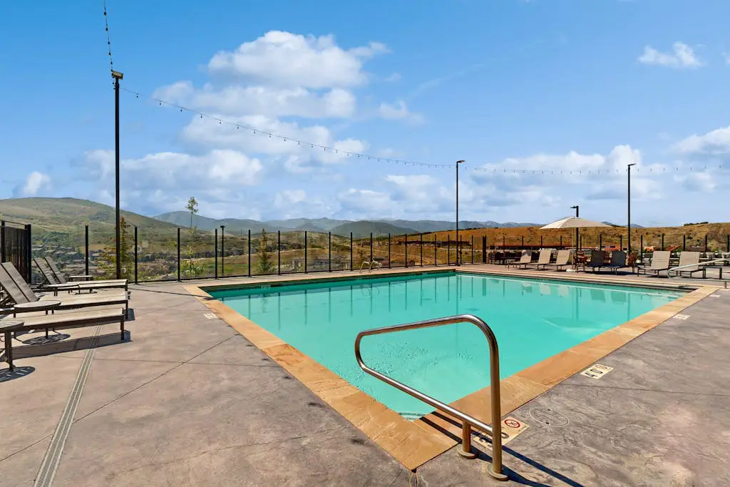 614B - Black Rock Mountain Resort