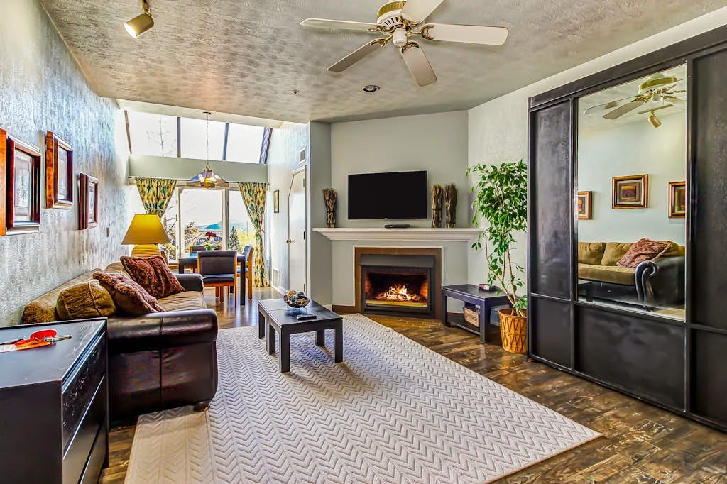 Cozy studio in the village with WiFi & easy slope access