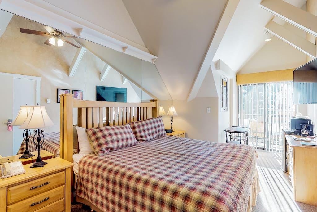 Ski-in/ski-out studio condo with balcony, pool, hot tub, & gym