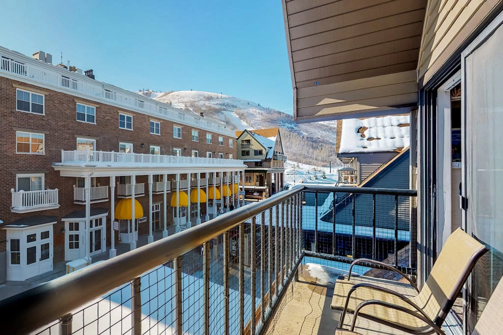Ski-in/ski-out studio condo with balcony, pool, hot tub, & gym