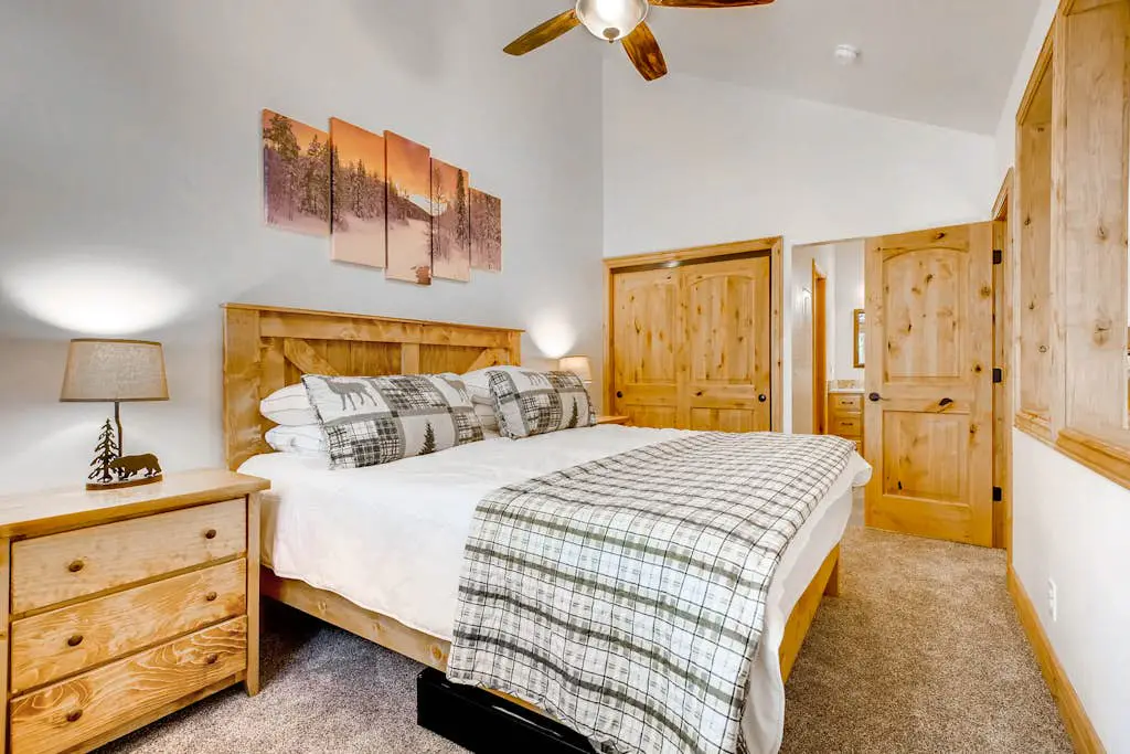Canyons condo w/ two added lofts plus access to shared pools, hot tub, tennis