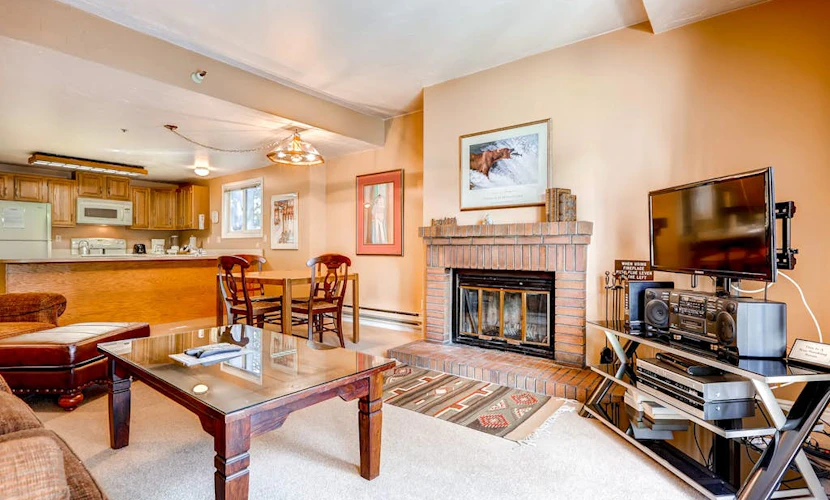 Centrally-located Park City condo w/ a shared pool, hot tub, & firepit