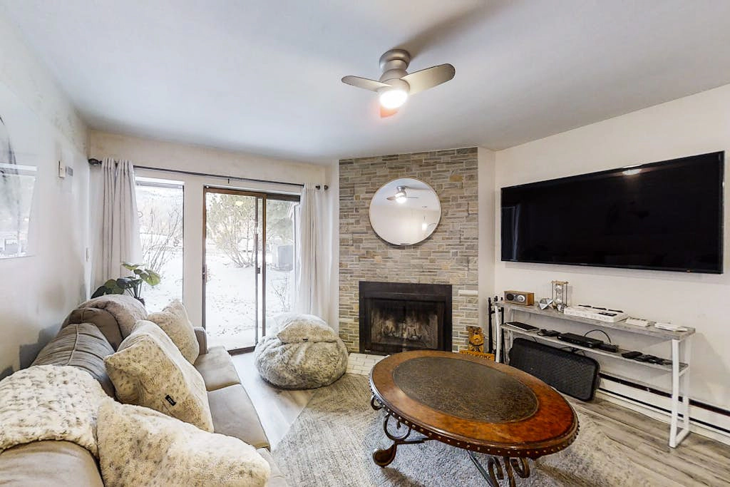 Chic ski condo 5 min walk to first-time chair lift with shared pool